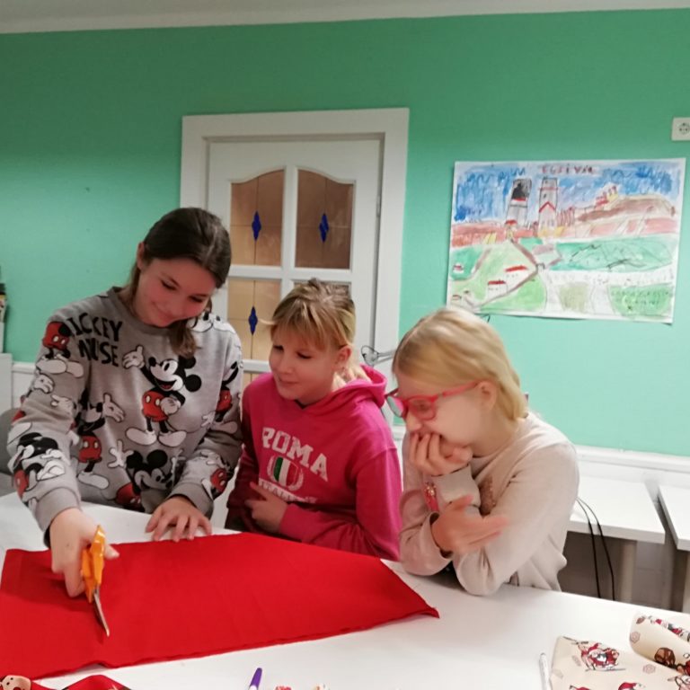 Varrótanfolyam, ahol a gyerekek boldogok és elégedettek