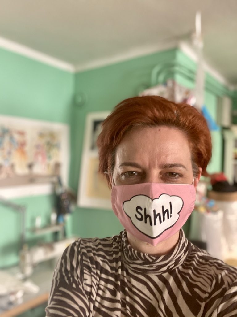 Szabott maszk varrása, formázó varással